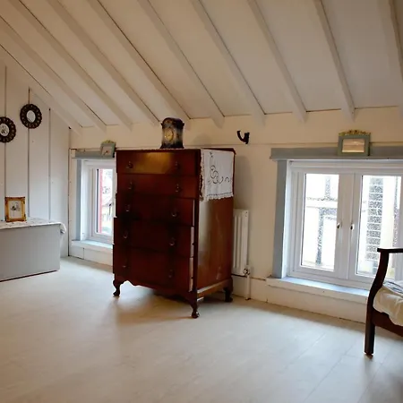 Annie's Corner House
